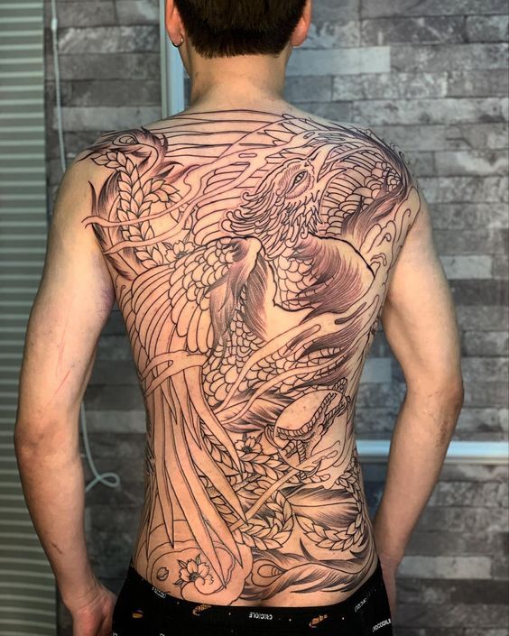 hoàn thiện tattoo phượng hoàng đơn sắc kín lưng