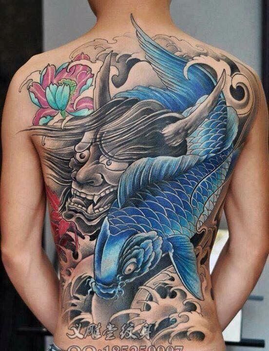 tattoo cá chép cùng chi tiết mặt quỷ và hoa sen kín lưng