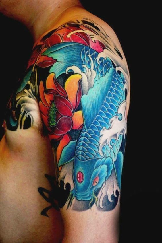 tattoo cá chép xanh kết hợp hoa sen đỏ cực đẹp