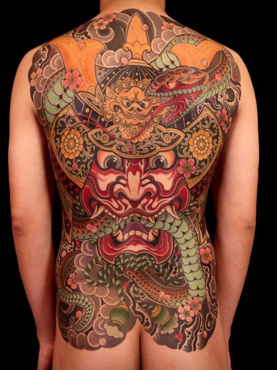 tattoo mặt quỷ và rắn kín lưng phong cách nhật cổ