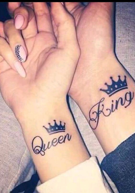 tattoo hình vương miện kết hợp cặp chữ King Queen