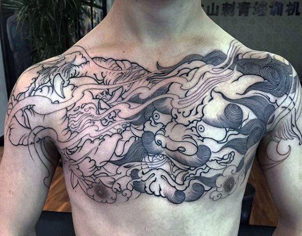 biểu tượng uy lực được tattoo ở ngực cho nam