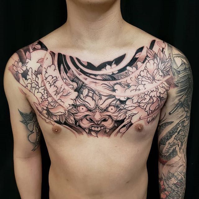 mẫu tattoo độc lạ cho nam ở ngực và cánh tay