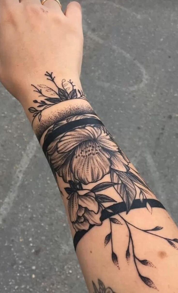 mẫu tattoo hoa anh túc ở cổ tay