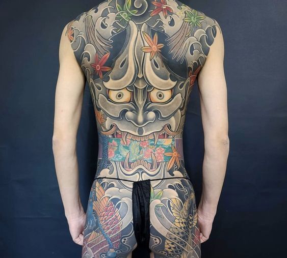 tattoo mặt quỷ kết hợp lá phong cực chất lượng cho khách