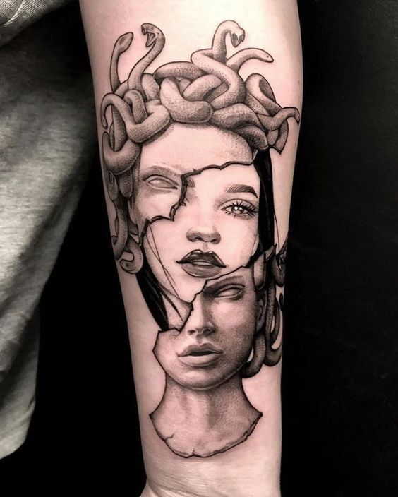 hình xăm medusa đẹp ở cẳng tay mẫu 14