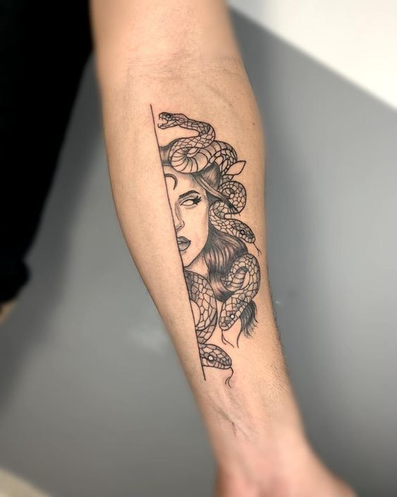 tattoo medusa hòa mình với phong cách huyền bí