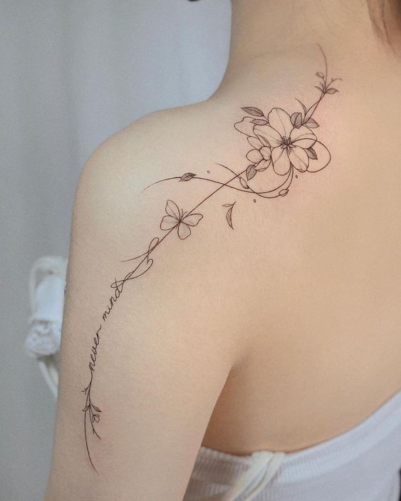 mẫu tattoo mini ở vai sau cho nữ