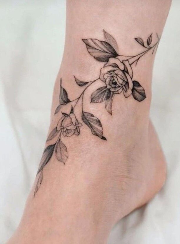 Tattoo ở cổ chân kiêu sa