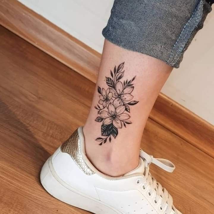 Tattoo quyến rũ ở cổ chân