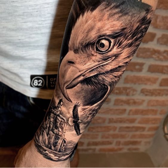 tattoo đại bàng đơn sắc kín tay