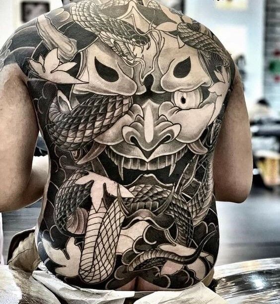 tattoo mặt quỷ kết hợp mãng xà đen quyền lực