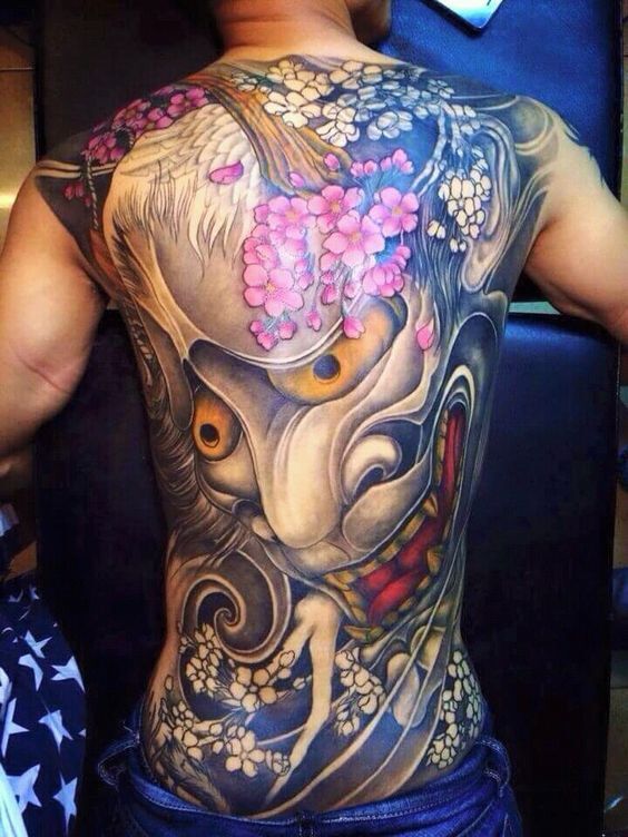 tattoo mặt quỷ với hoa anh đào kín lưng cực đẹp