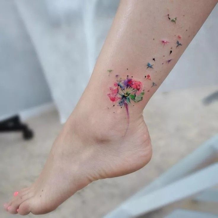 Tattoo lãng mạn ở cổ chân