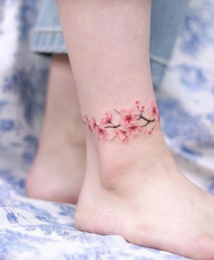 Tattoo ở cổ chân mộng mơ