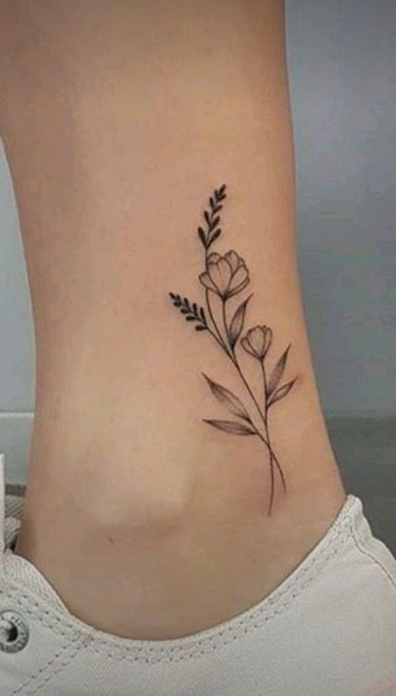 chọn tattoo mẫu cành hoa tinh tế