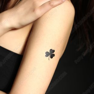 mẫu tattoo cỏ may mắn mini