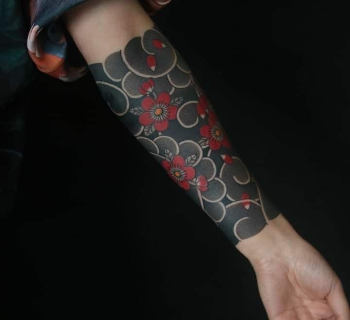 mẫu tattoo hoa đào nhật cổ trên tay