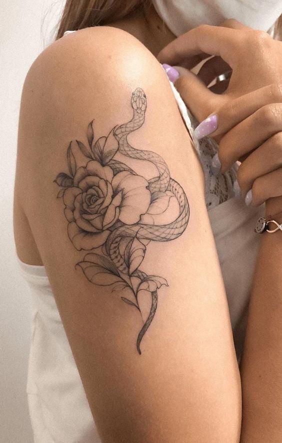 mẫu tattoo rắn và hoả hồng tối giản