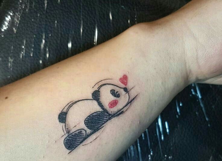 tattoo panda chây lười biếng ở cẳng tay