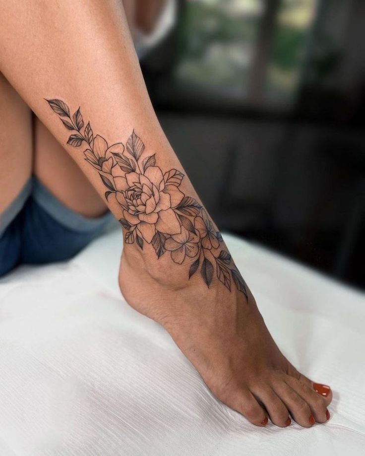 tattoo hoa lá cực tỉ mỉ cho nữ