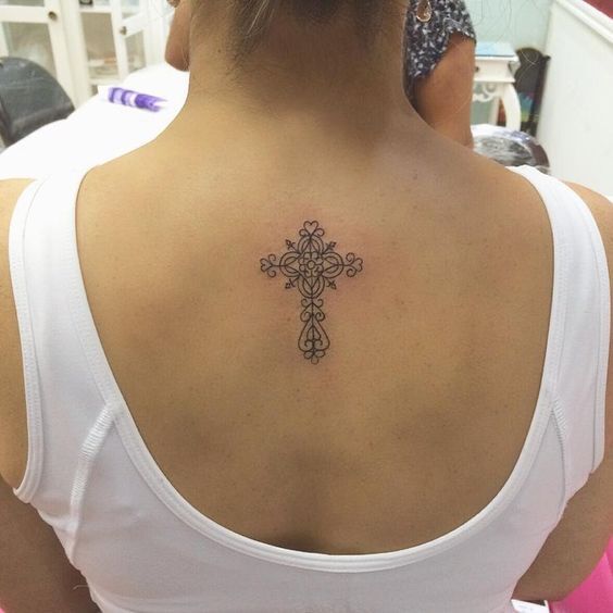 tattoo thánh giá bán dáng bộ bên trên lưng