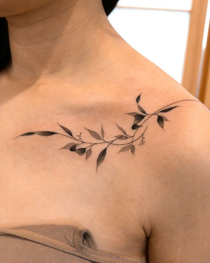 tattoo xương quai xanh cành cây