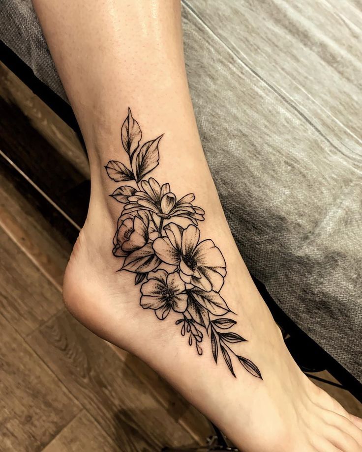 thể hiện phong cách với mẫu tattoo hoa lá