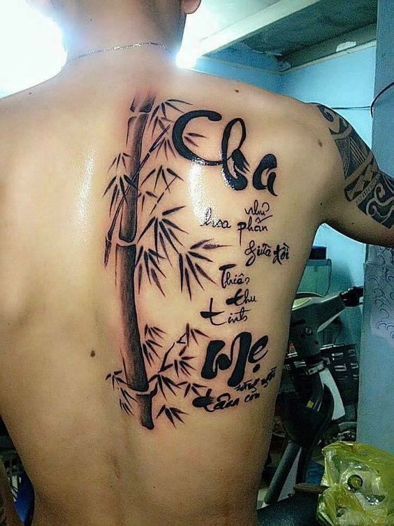 ý tưởng tattoo chữ thư pháp về cha mẹ nửa lưng