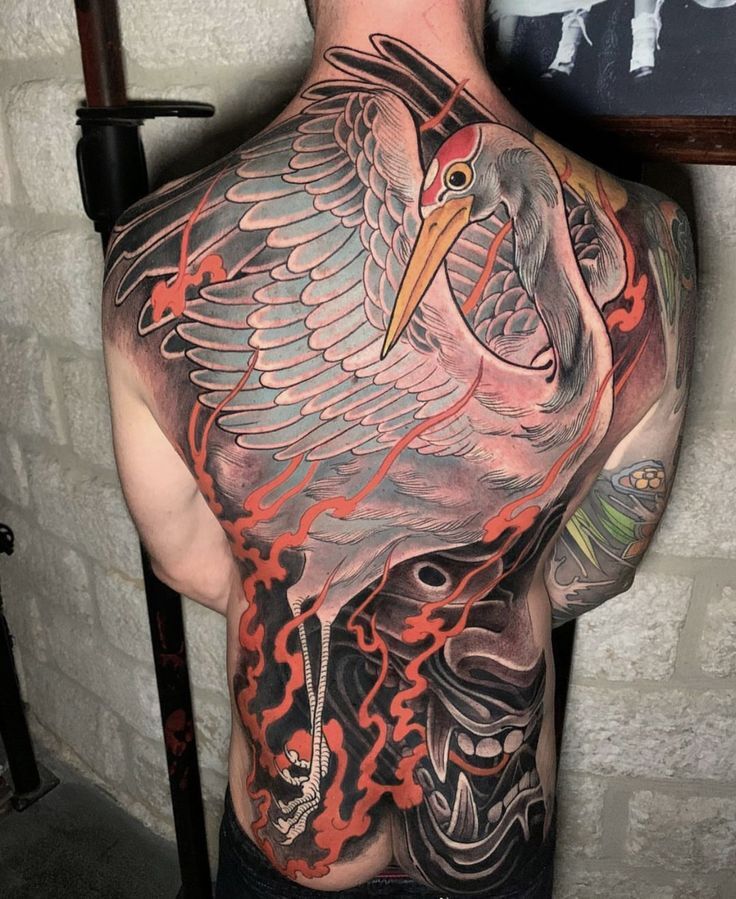 kiểu tattoo full sống lưng hình con cái hạc