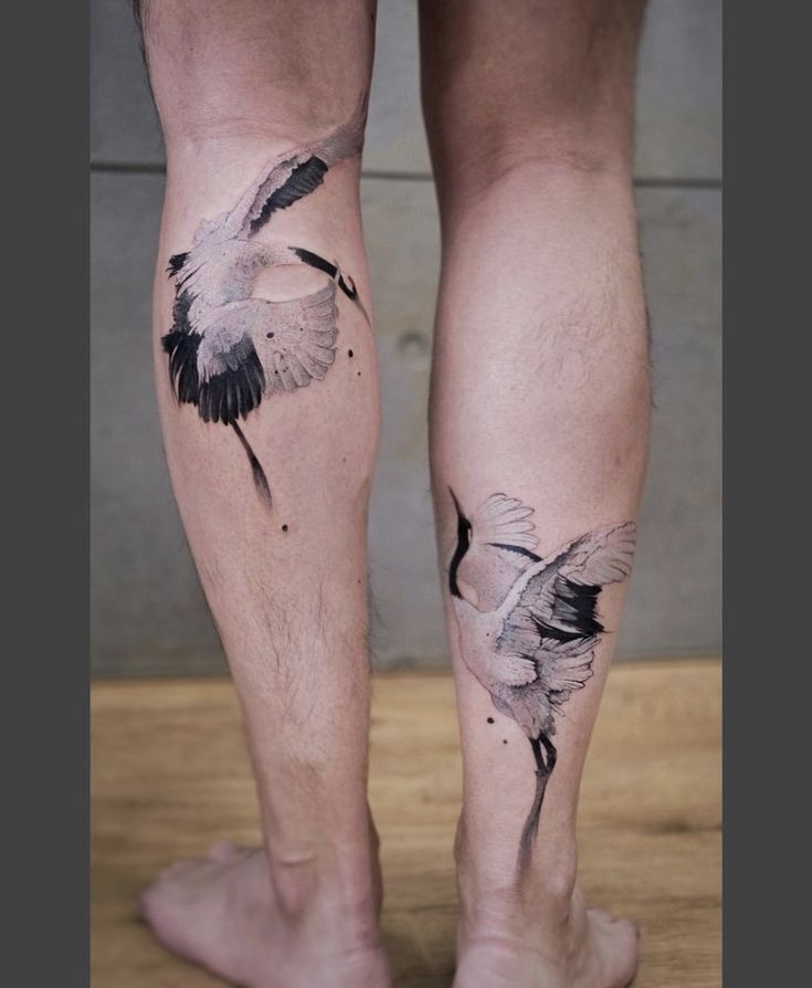 mẫu tattoo con cái hạc ở cẳng chân