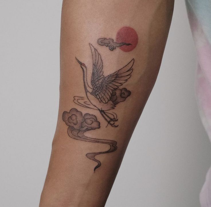 tattoo con cái hạc ở cẳng tay