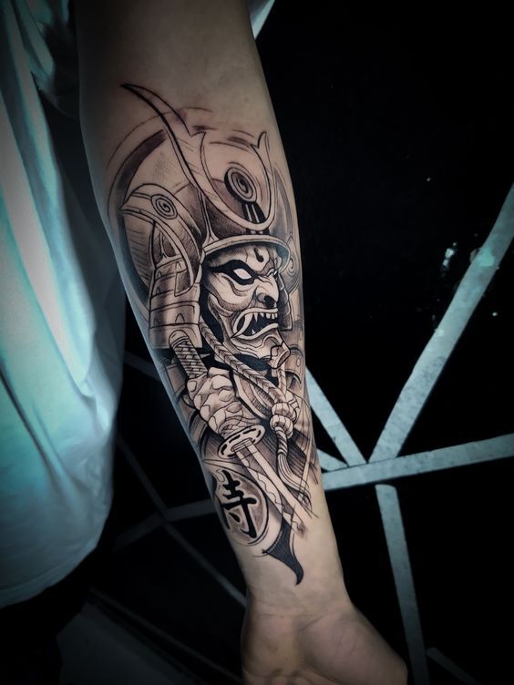 tattoo mặt quỷ samurai màu sắc đơn giản