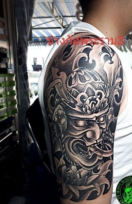 tattoo mặt quỷ samurai với hoa sen