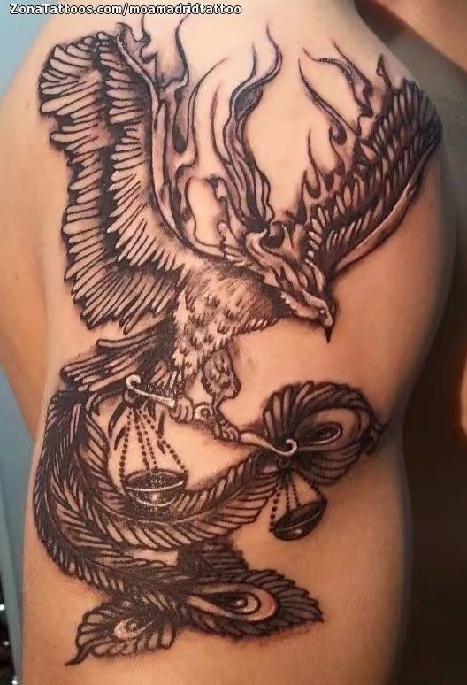 tattoo phượng hoàng đơn sắc ở bắp tay