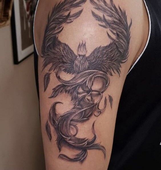 tattoo phượng hoàng vỗ cánh đơn sắc