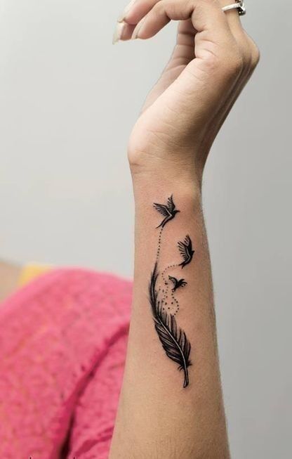 tattoo dọc cổ tay hình đàn chim bay cực sinh động