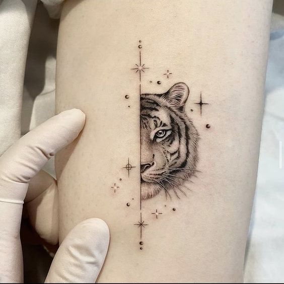 tattoo nửa mặt hổ mẫu mini sáng tạo