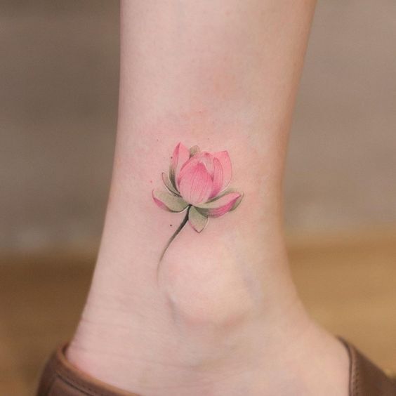 tattoo cho nữ có ý nghĩa mẫu hoa sen