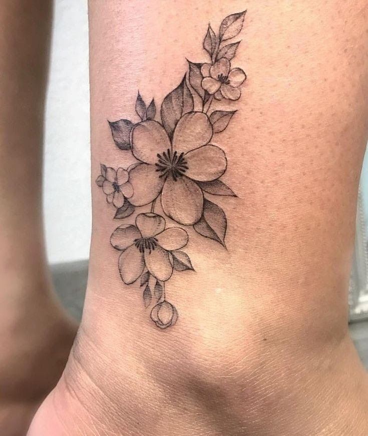 Mẫu tattoo đơn giản trên chân