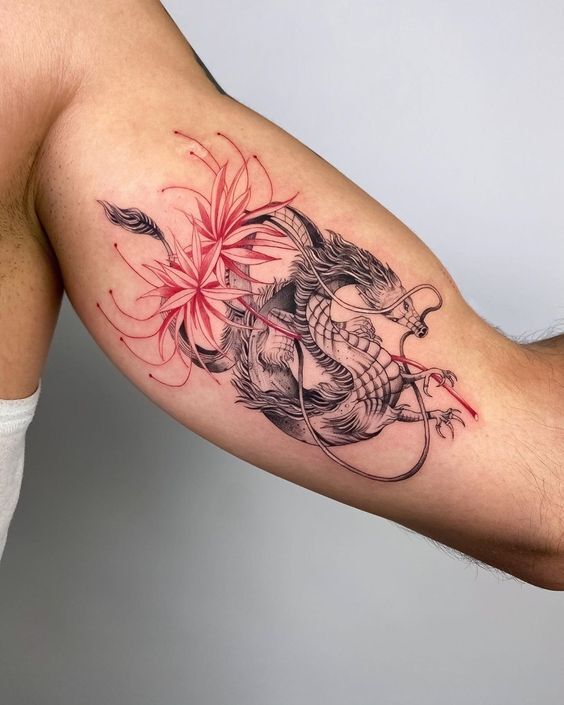 Tattoo hoa bỉ ngạn nghệ thuật ở bắp tay