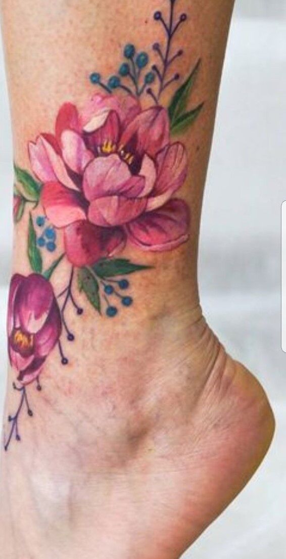 Tattoo ở cổ chân rất tươi tắn