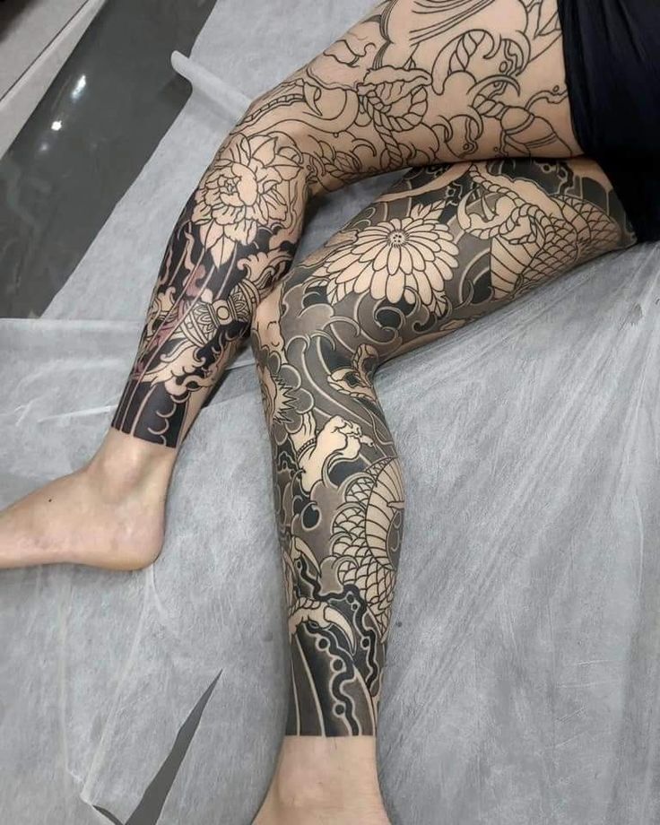 ấn tượng mạnh mẽ với mẫu tattoo full hai chân