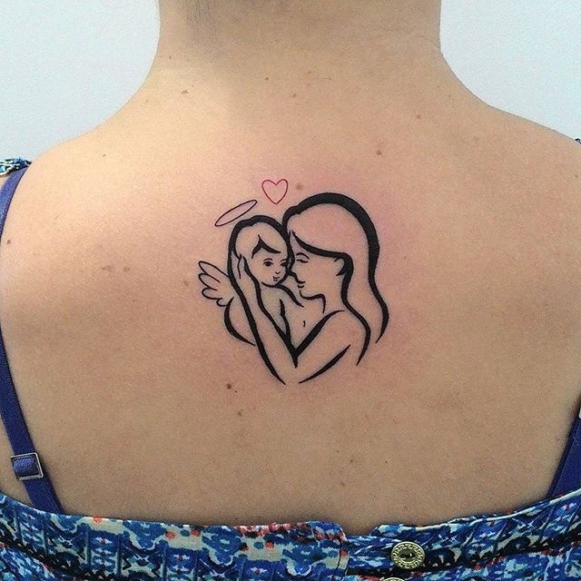 kiểu tattoo mẹ bồng con tuy đơn giản nhưng ý nghĩa vô cùng sâu đậm