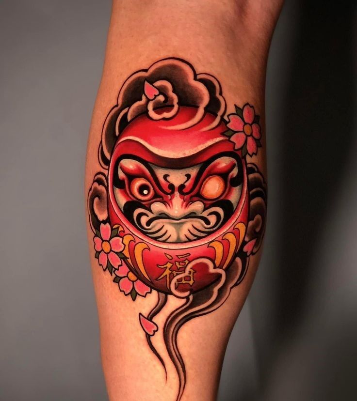 mẫu tattoo búp bê Daruma trên bắp chân