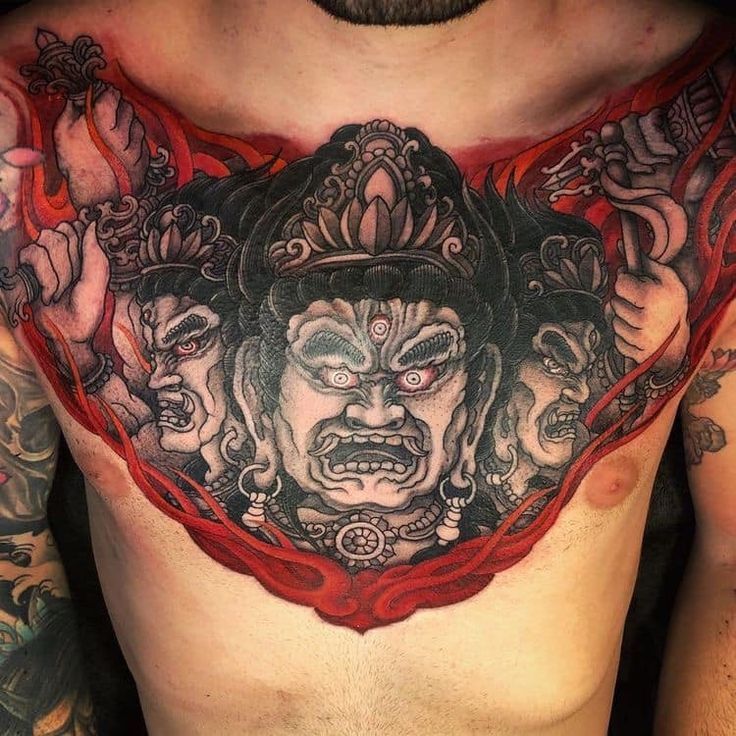 mẫu tattoo trên ngực xua đuổi tà ma