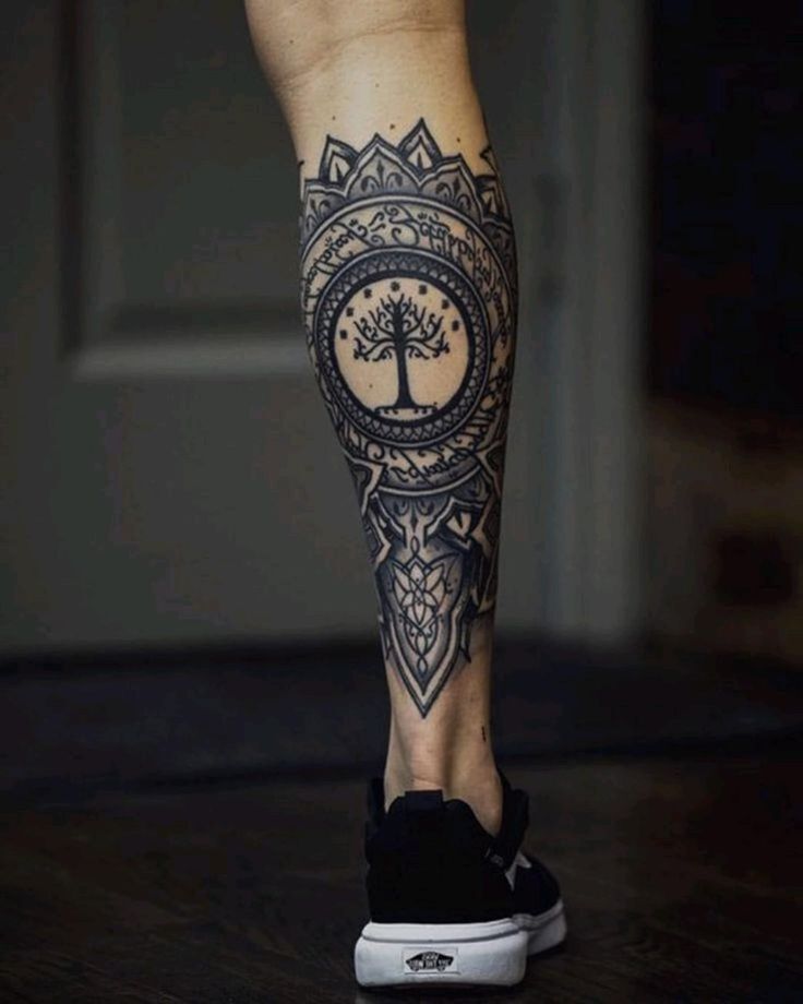 mê mẩn với mẫu tattoo cách điệu trên bắp chân