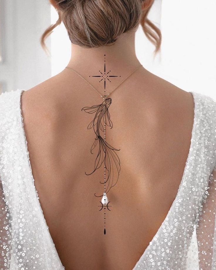 tatto vô cùng hấp dẫn sau gáy mang lại nữ