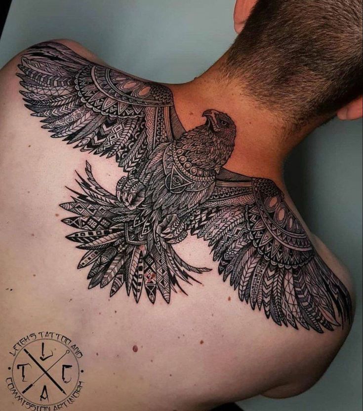 tatto sau gáy vô cùng đã mắt mang lại khách