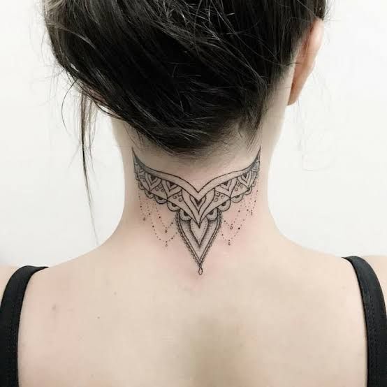 tatto sau gáy độc kỳ lạ mang lại khách hàng mới